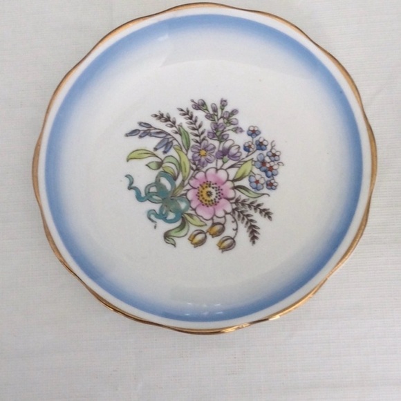 Vintage Royal Albert Bone China Cup & Saucer start your day feeling good. - Picture 8 of 8